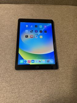 Apple iPad 9.7-inch (6th Gen) WiFi 32GB