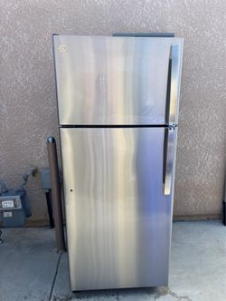 General Electric Stainless Steel Grey Refrigerator $300
