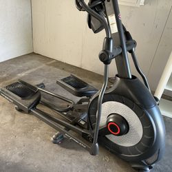 Schwinn 470 Elliptical Machine