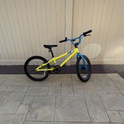 GIANT Bmx Bicycle (Neon Colored) DM For Price