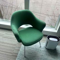 Eero Saarinen Chair