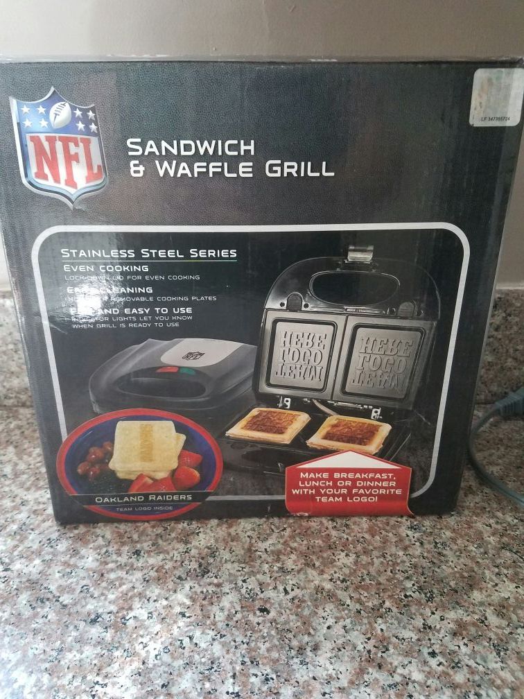 Raiders Sandwhich & waffle maker
