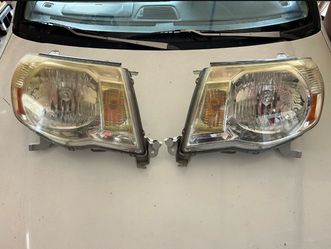 2005-2011 Toyota Tacoma Headlights Set $60 (no Bulbs Included)