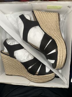 MICHEAL KORS BERKLEY WEDGE SIZE 9