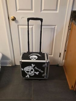 Mad Catz rolling crate