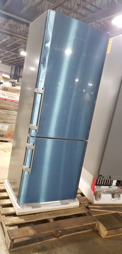 Liebherr 30" Counter Depth Bottom Freezer Refrigerator
