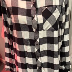 Womens light weight top. Size medium 