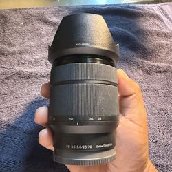 Sony FE 28-70mm F3.5-5.6 Camera Lens & Hood