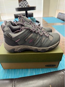 Keen women’s  shoes 7.5 new in box $50 19th ave and Beardsley