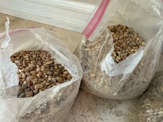 Free tiny pebbles
