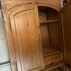 High End Henredon Pine Wardrobe 92014