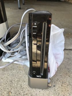 Wii gaming system. Comes with controlers