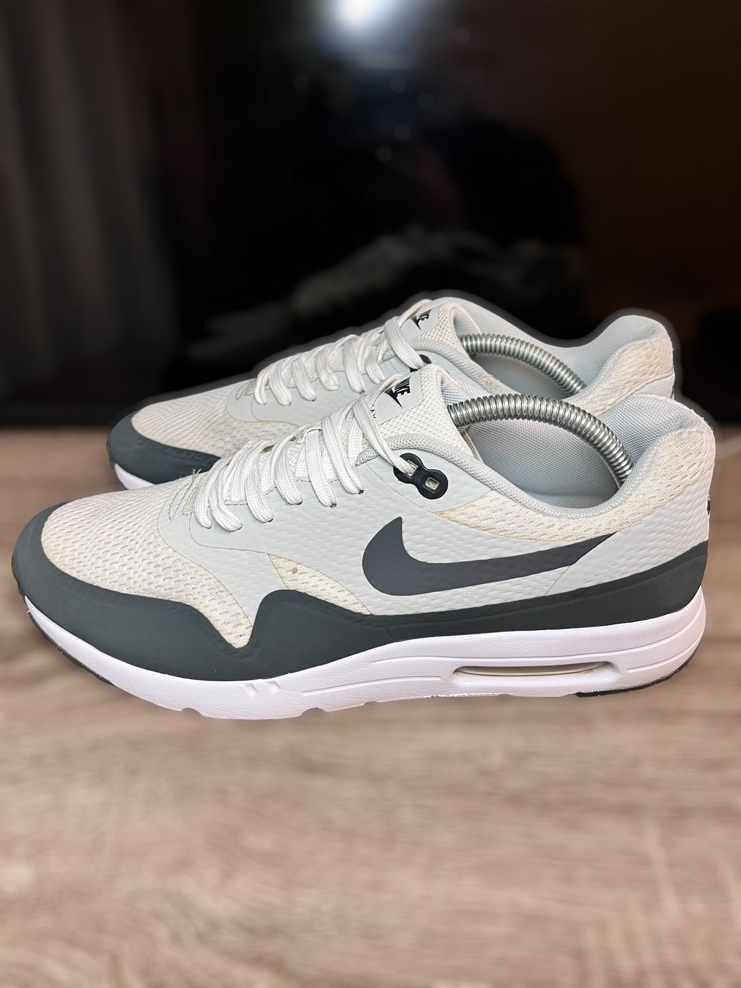 Nike Air Max 1 Ultra WHITE & ANTHRACITE Mens Size 11 for Sale in Los Angeles, CA - OfferUp