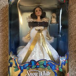 Disney’s Holiday Collection Holiday Princess Snow White Third In Special Edition