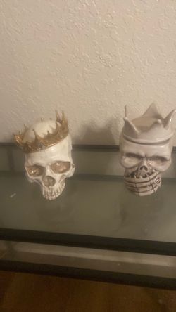 Decorative Skull Figurines with Crowns – Set of 2