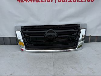 NISSAN PATHFINDER 2022 2023 2024 Front bumper grille grill original used OEM