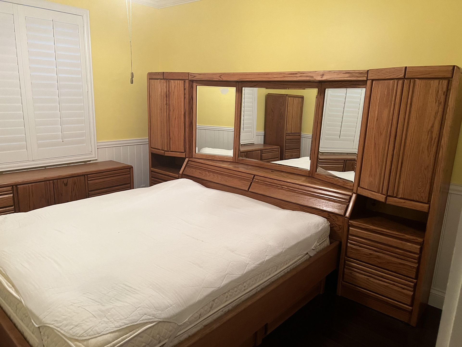 King Bedroom Furniture Set