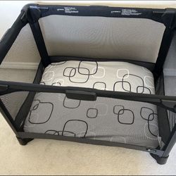  4 Moms Breeze: Pack N’ Play and New Sheets