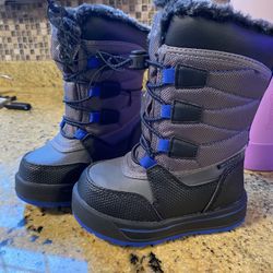 Toddler Snow Boots Size 6 $10