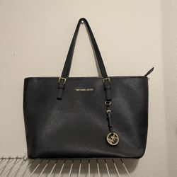 Black Michael Kors Purse Excellent Condition 