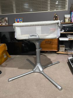 Halo baby bassinet swivel sleeper