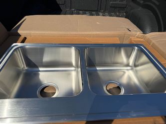 New Elkay Lustertone 33" Double Bowl Stainless Kitchen Sink