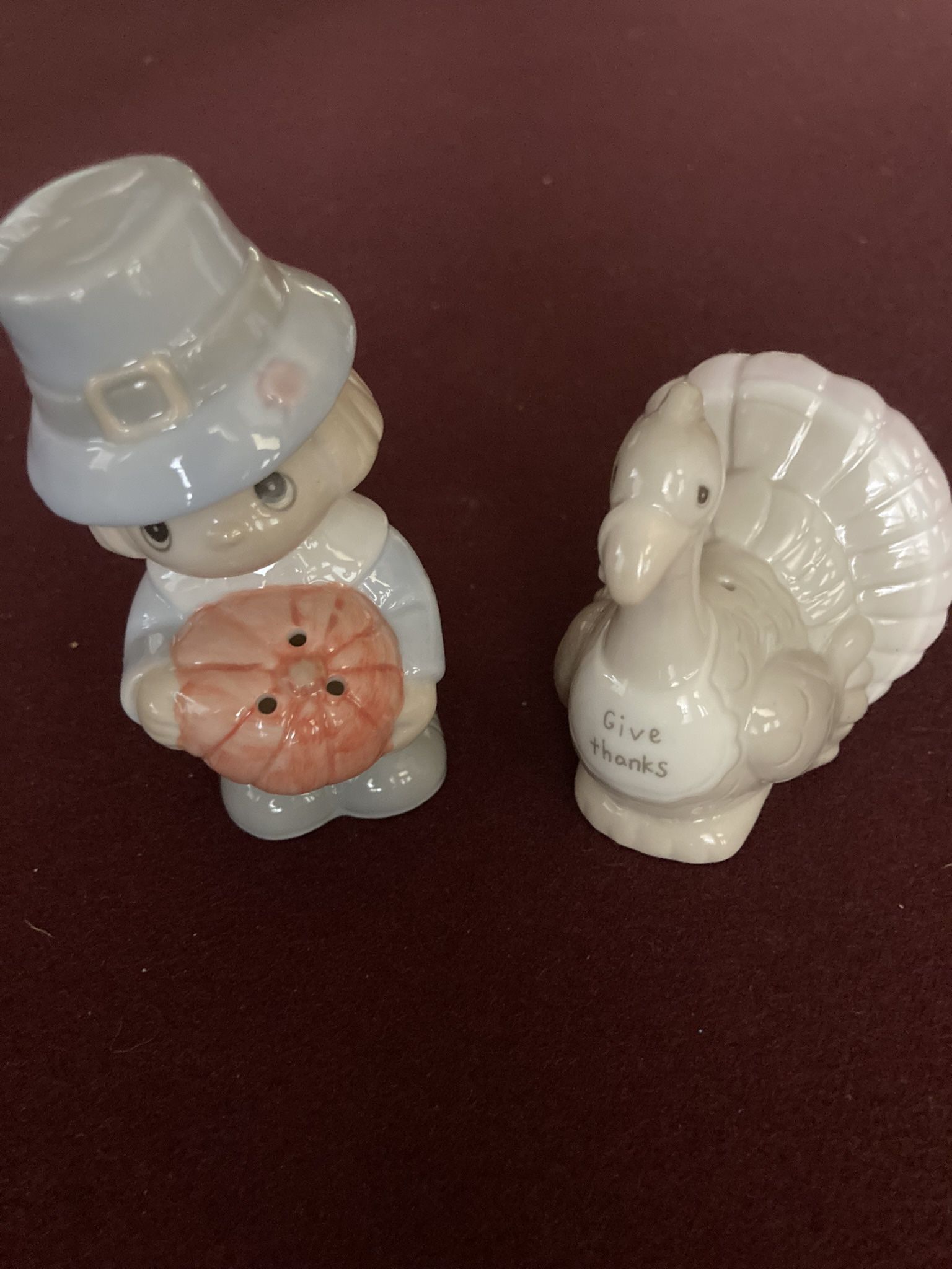 NEW precious Moments Boy With Pumpkin And Turkey Salt And Pepper Shakers 