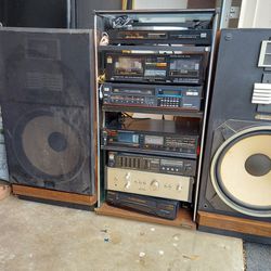 STEREO SET WITH 2 SPEAKERS AND ALL AMPLIFIER  IN THE SET INCLUDED
