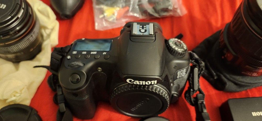 Canon Whit Two Lenses Two Batteries All Acesories 300