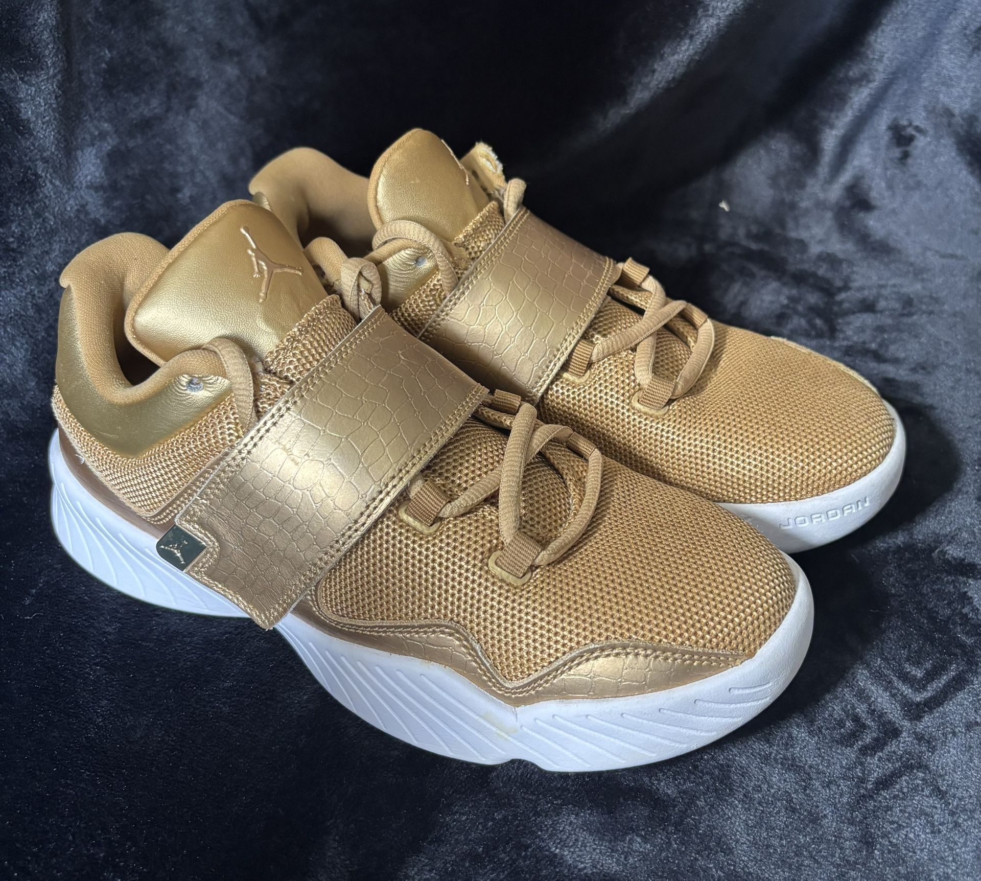 Jordan J23 Gold Sneakers