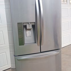 CAN DELIVER FOR $25 LIKE NEW LG STAINLESS  STEEL FRENCH DOOR REFRIGERATOR WATER & ICE IN DOOR WORKS EXCELLENT!