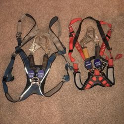 2 Safety Harnesses With Self Retracting Restrant Hooks
