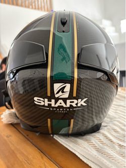 Motorcycle helmet