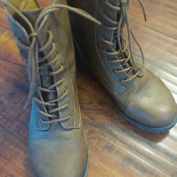 Boots Size 5