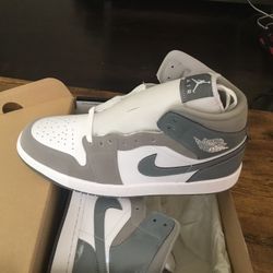 New Men’s Air Jordan 1 Mid SE size 11