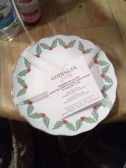 Godinger Holly Christmas Appetizer Plates Set of 4