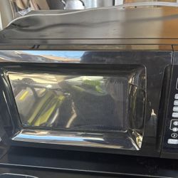 Microwave - 700 Watts  (used) 