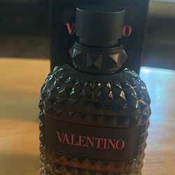 Valentino Born in Roma Intense 3.4 Oz 100ml