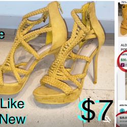 $7 Like New Beautiful Summer Heels sandals mint condition size 8
