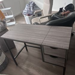 Moving Sale‼️‼️ (Desk)