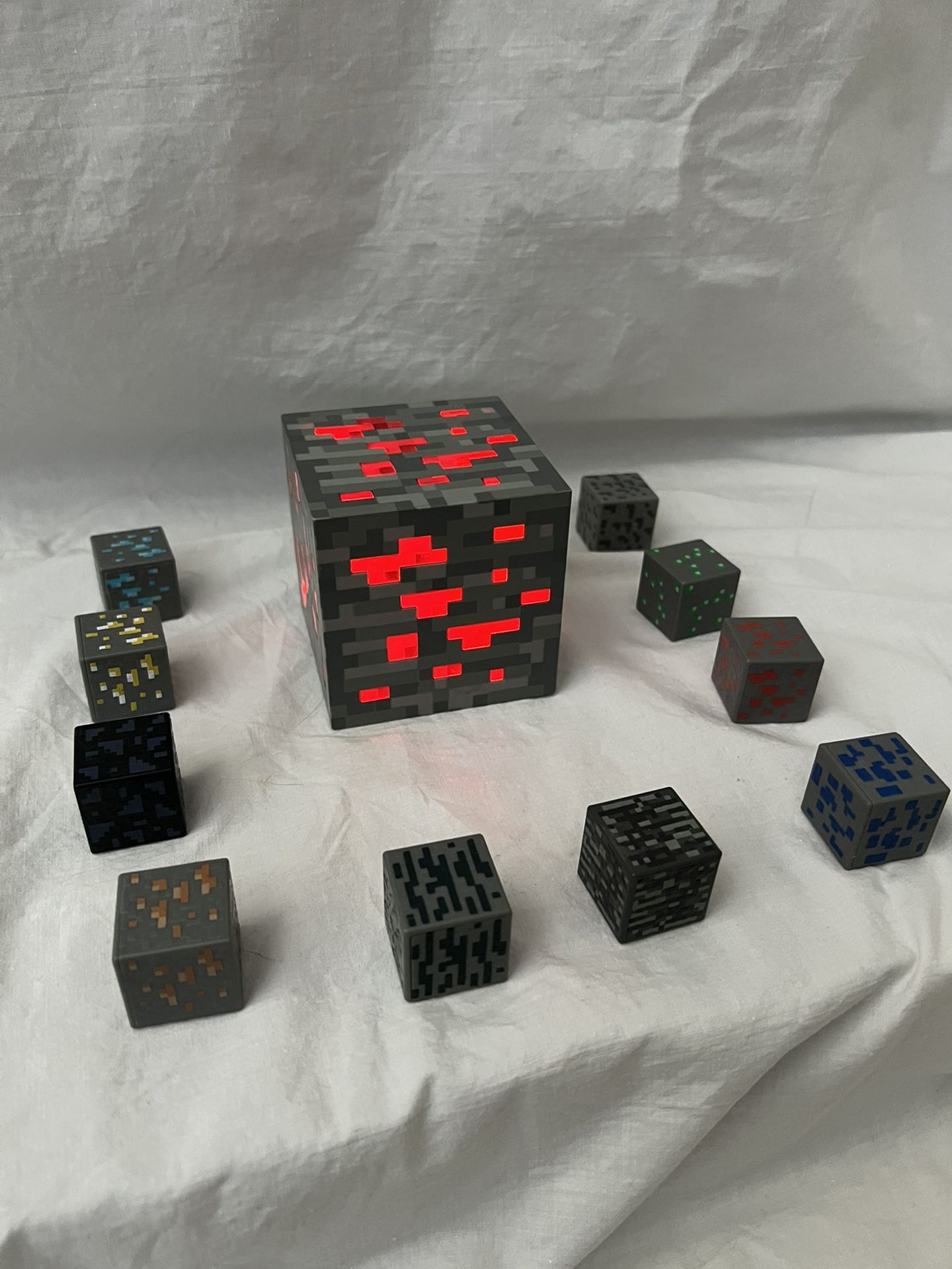Minecraft light-up Cube And little Cubes