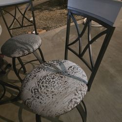 Table With Swibble Chairs