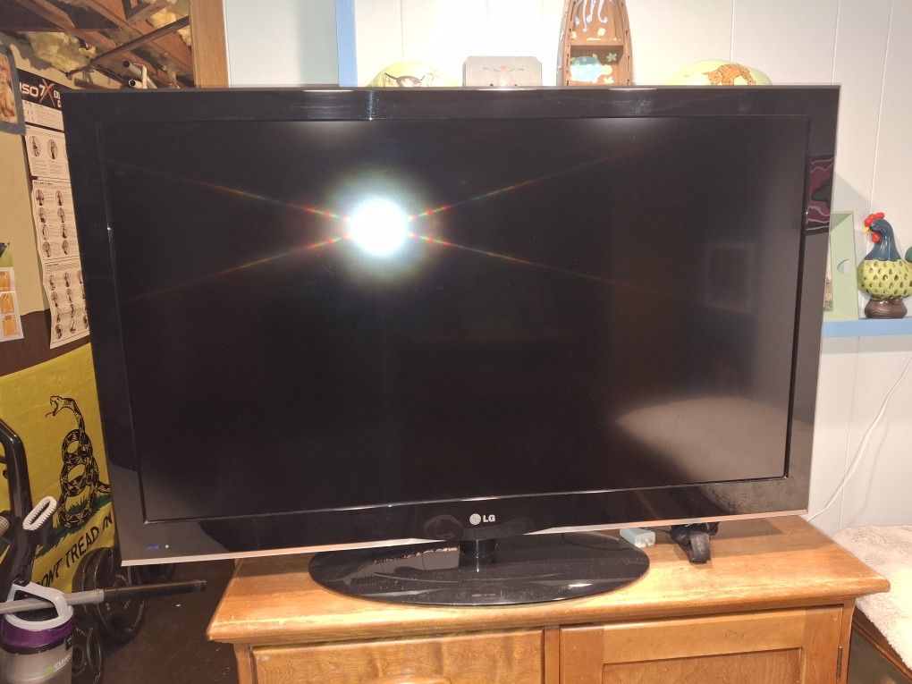 LG 42" LCD HD TV