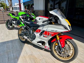 2022 Yamaha yzf-r7 60th anniversary