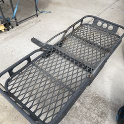 Cargo basket hitch