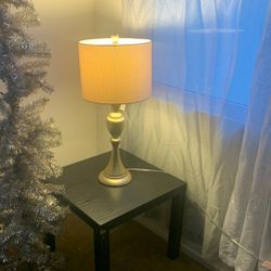 End Table And Lamps / 2 Lámparas Y 2 Mezas 