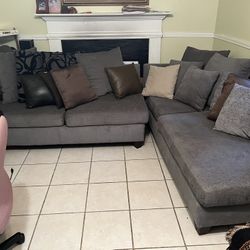 Comfortable Sectional (2 Piece) 