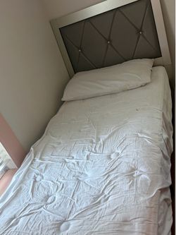 Cama twin.  Seminueva