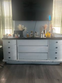 Dresser/tv stand