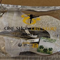 Girls size 2.5 white sparkle dress shoes. New in package